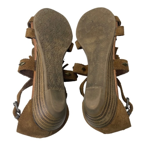Minnetonka Women’s Brown Suede Fringe Boho Sandals - Picture 6 of 9